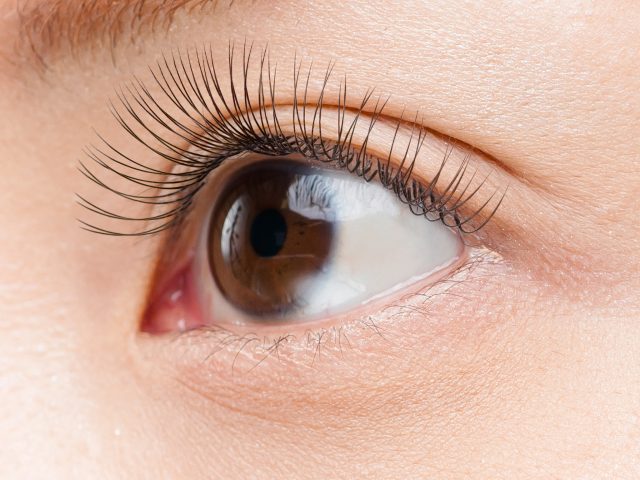 マツエクが痛いしチクチクする 考えられる原因と対処法は マツエク専門サイト Eye Lash