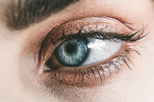 マツエクで瞼 まぶた が下がる 放置で眼瞼下垂になるって本当 マツエク専門サイト Eye Lash